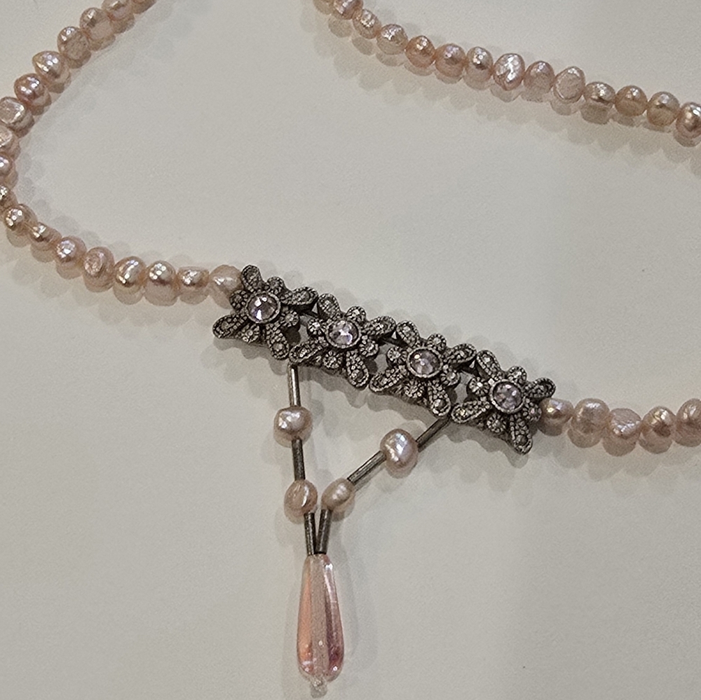 Elegant Pink Beaded Necklace with Floral Accents